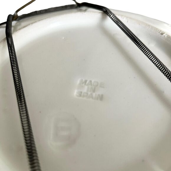 2 Hand Painted Ceramic Wall Plates Made in Spain Featuring Grapes and Pineapple - Picture 4 of 8